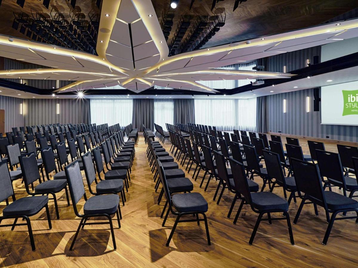 Hotel Ibis Styles Nowy Targ Esterno foto