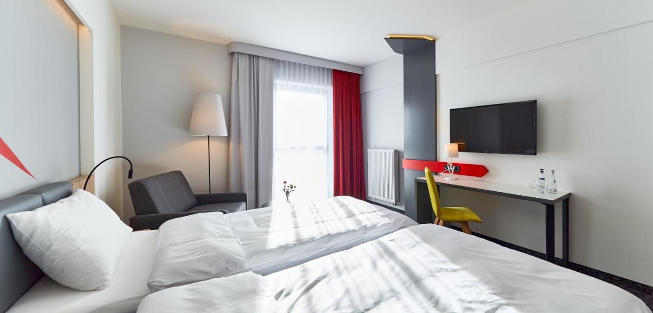 Hotel Ibis Styles Nowy Targ Esterno foto