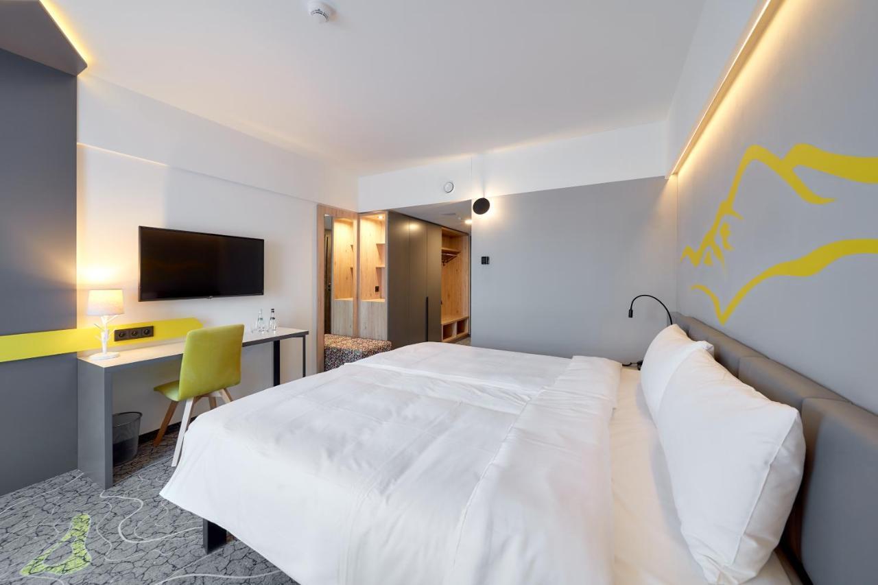 Hotel Ibis Styles Nowy Targ Esterno foto