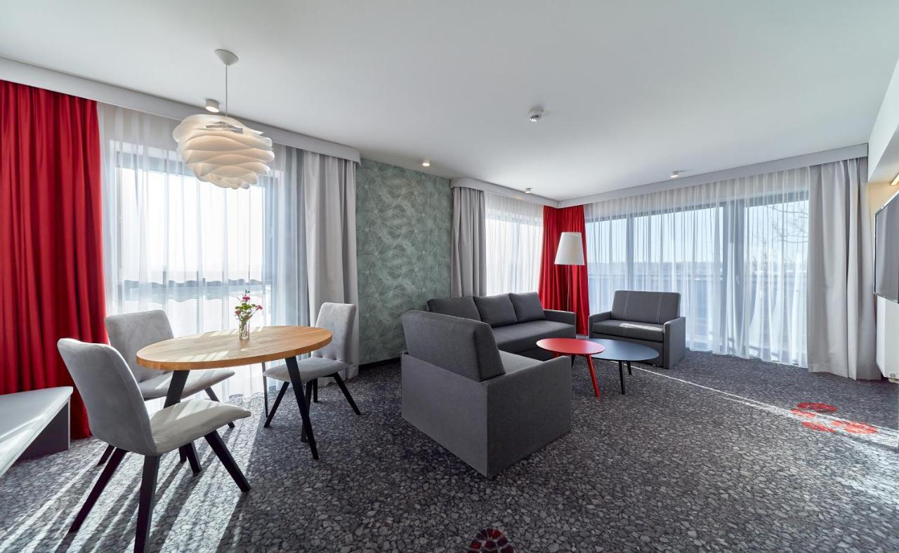 Hotel Ibis Styles Nowy Targ Esterno foto