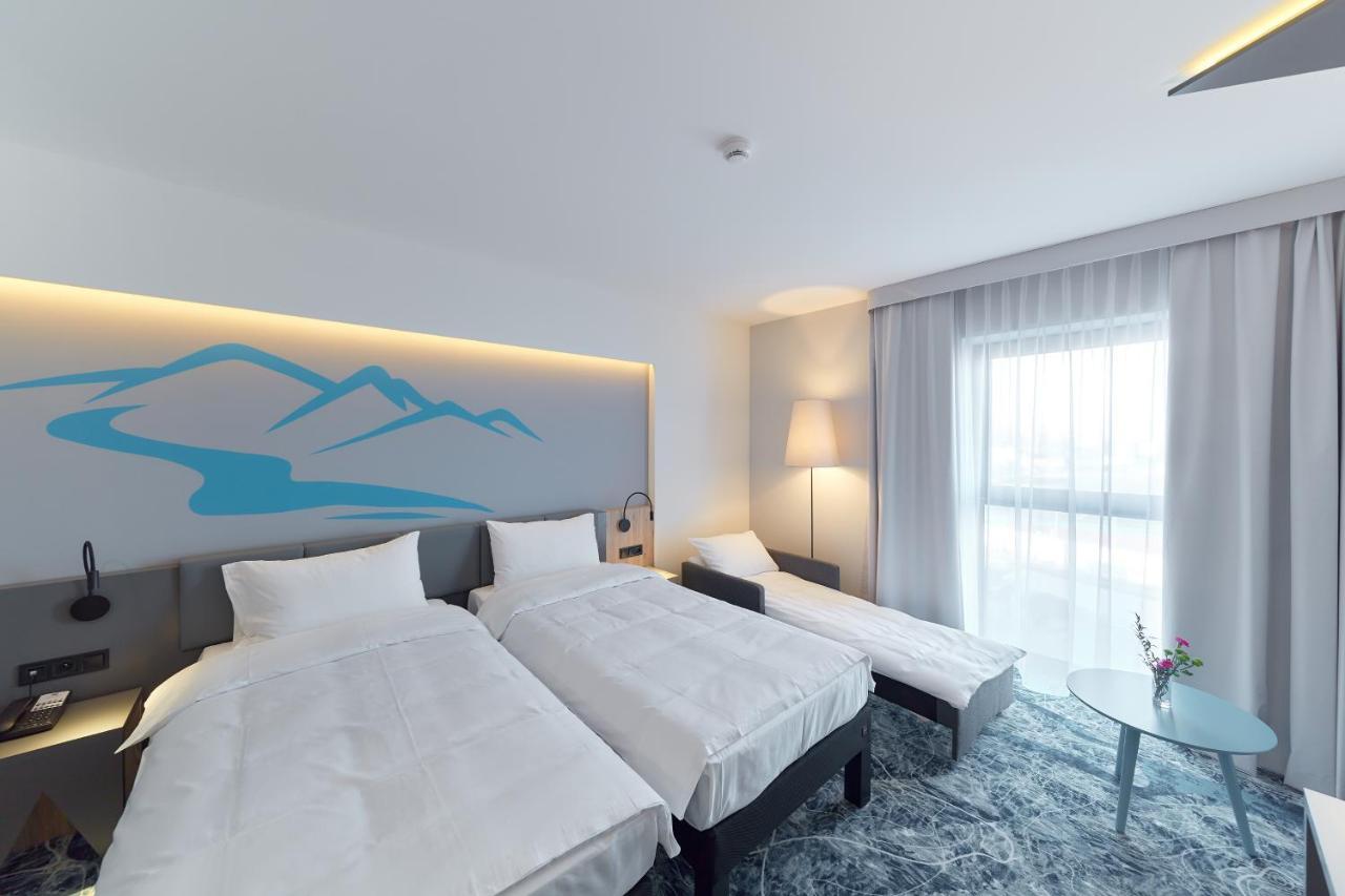 Hotel Ibis Styles Nowy Targ Esterno foto