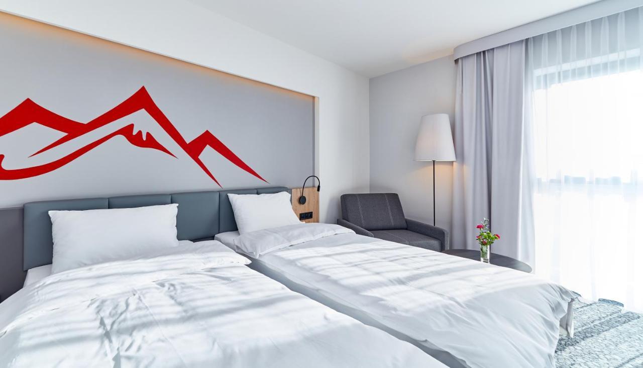 Hotel Ibis Styles Nowy Targ Esterno foto