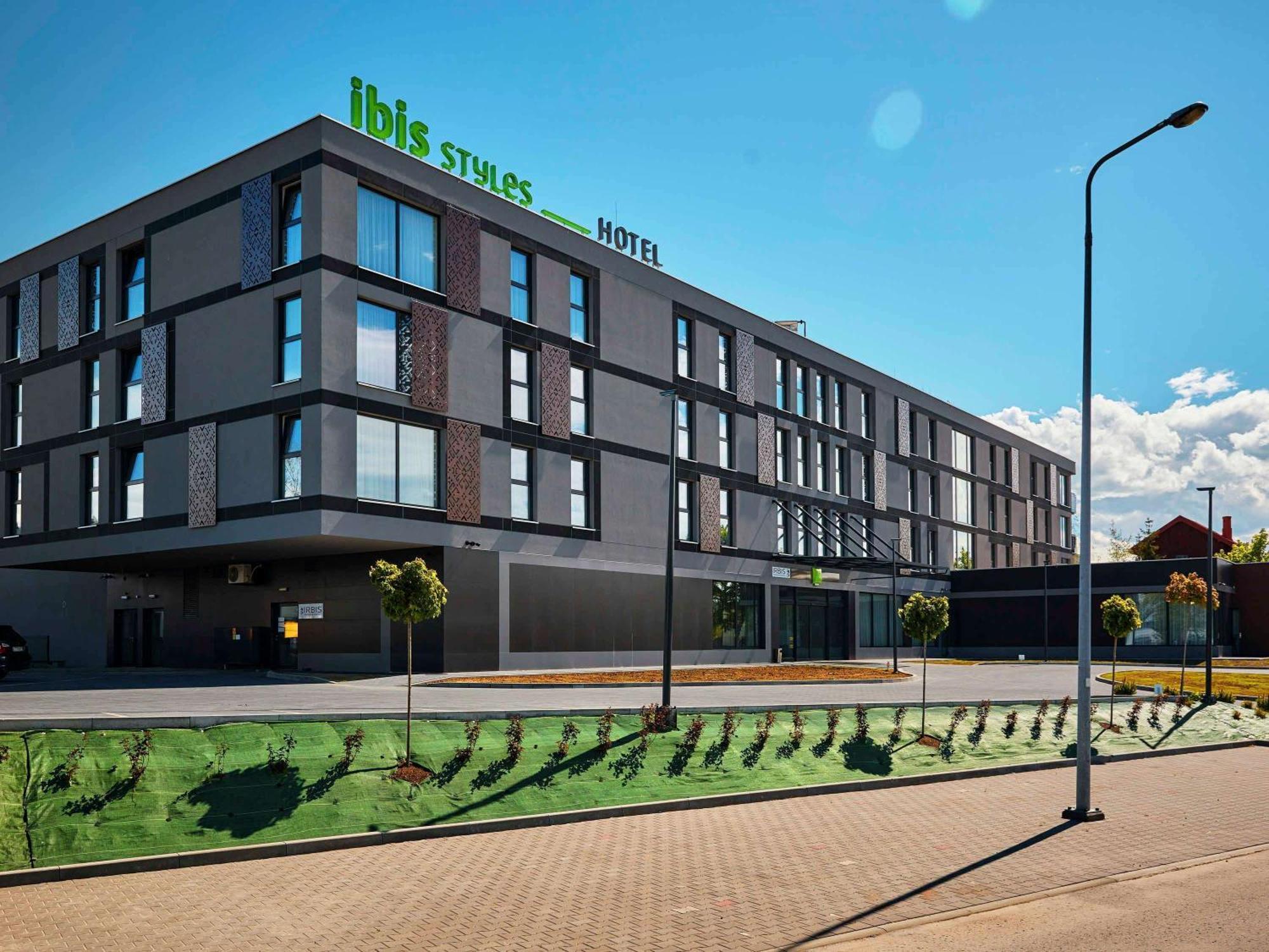 Hotel Ibis Styles Nowy Targ Esterno foto