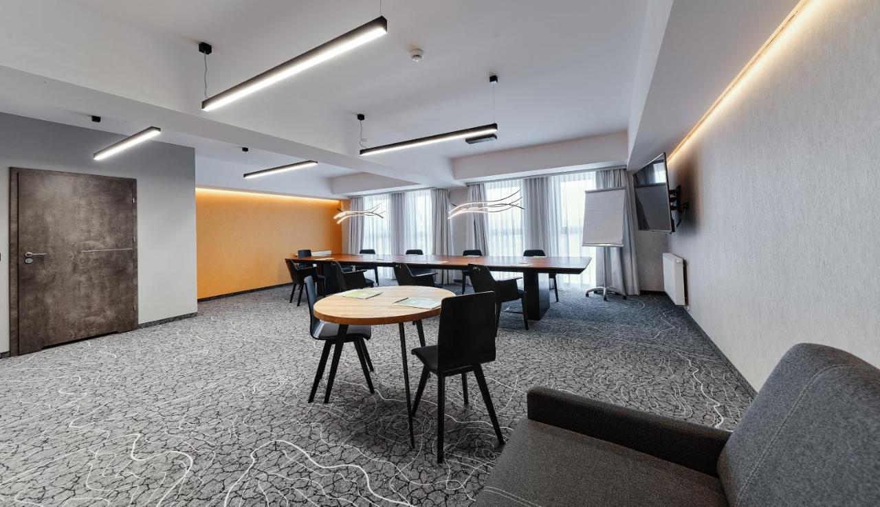 Hotel Ibis Styles Nowy Targ Esterno foto