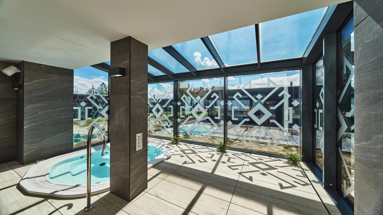 Hotel Ibis Styles Nowy Targ Esterno foto